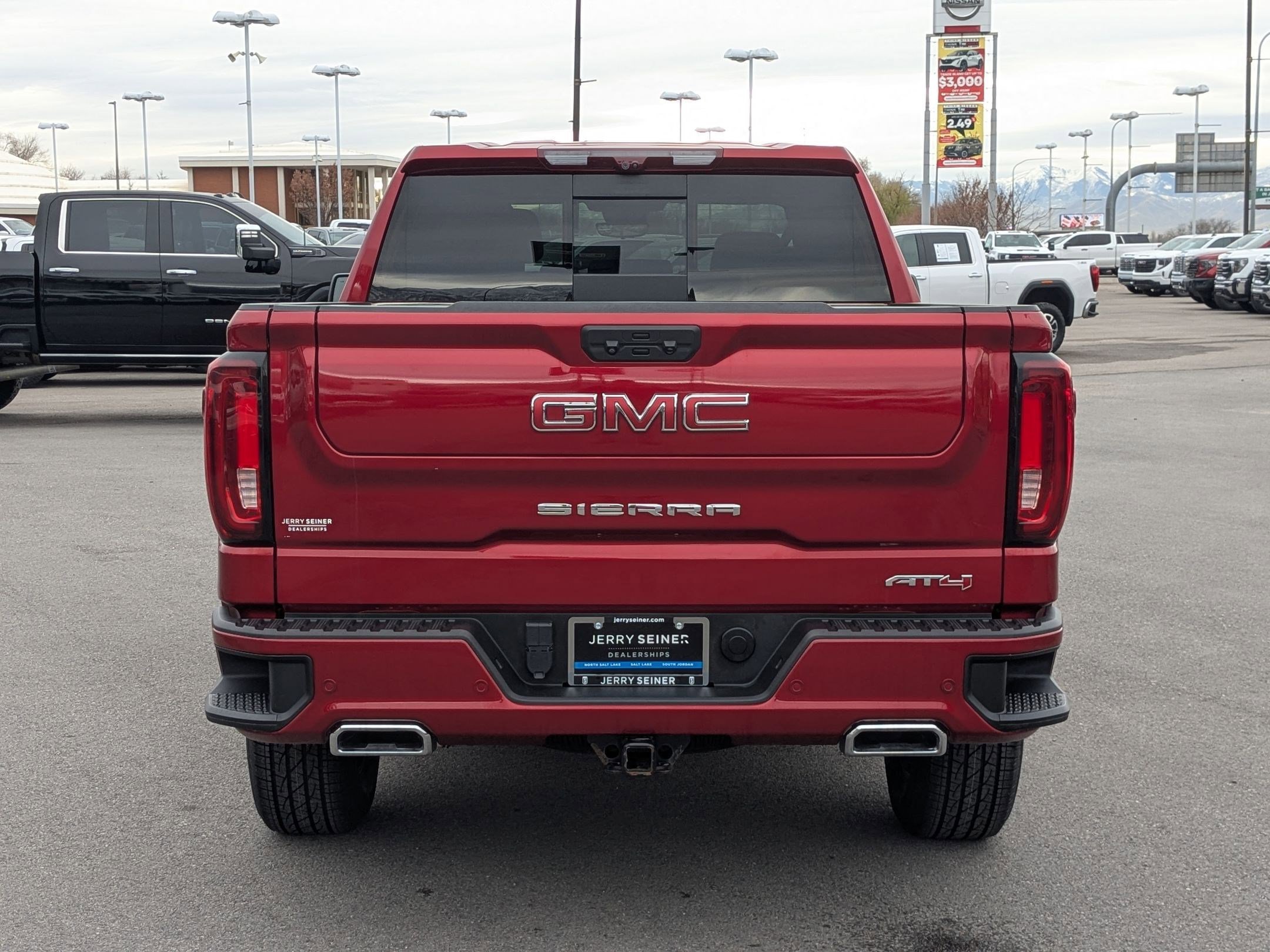 Certified 2022 GMC Sierra 1500 AT4 w/ AT4 Premium Package image 5