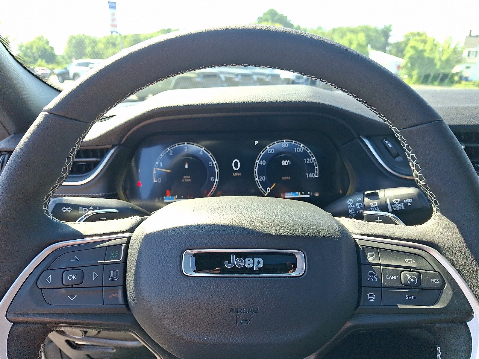 New 2025 Jeep Grand Cherokee Laredo X w/ Luxury Tech Group I AWD/4WD image 18