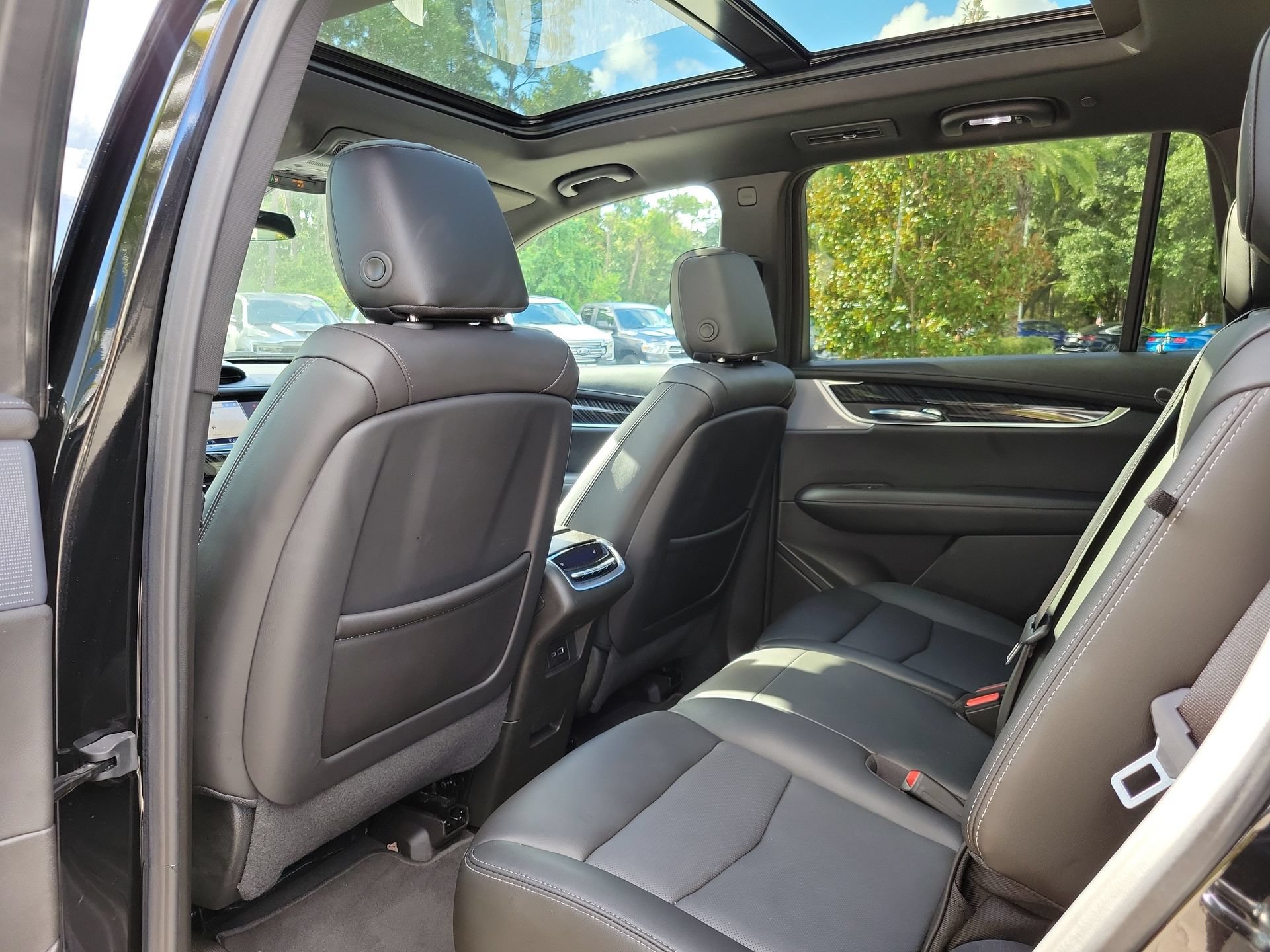 Used 2024 Cadillac XT6 Premium Luxury FWD image 17