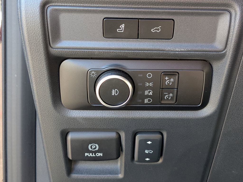 Used 2023 Ford Expedition Limited image 16