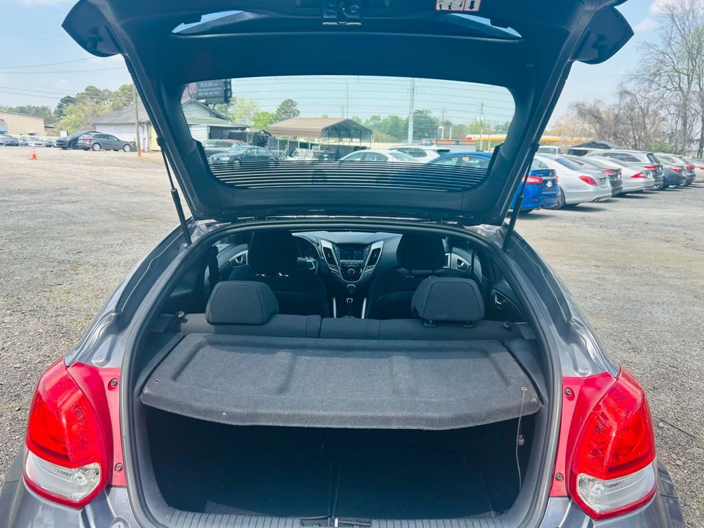 Used 2017 Hyundai Veloster image 9