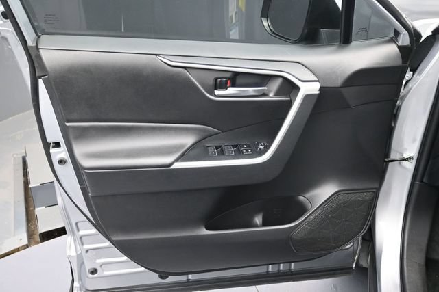 Used 2022 Toyota RAV4 XLE Premium AWD/4WD image 17