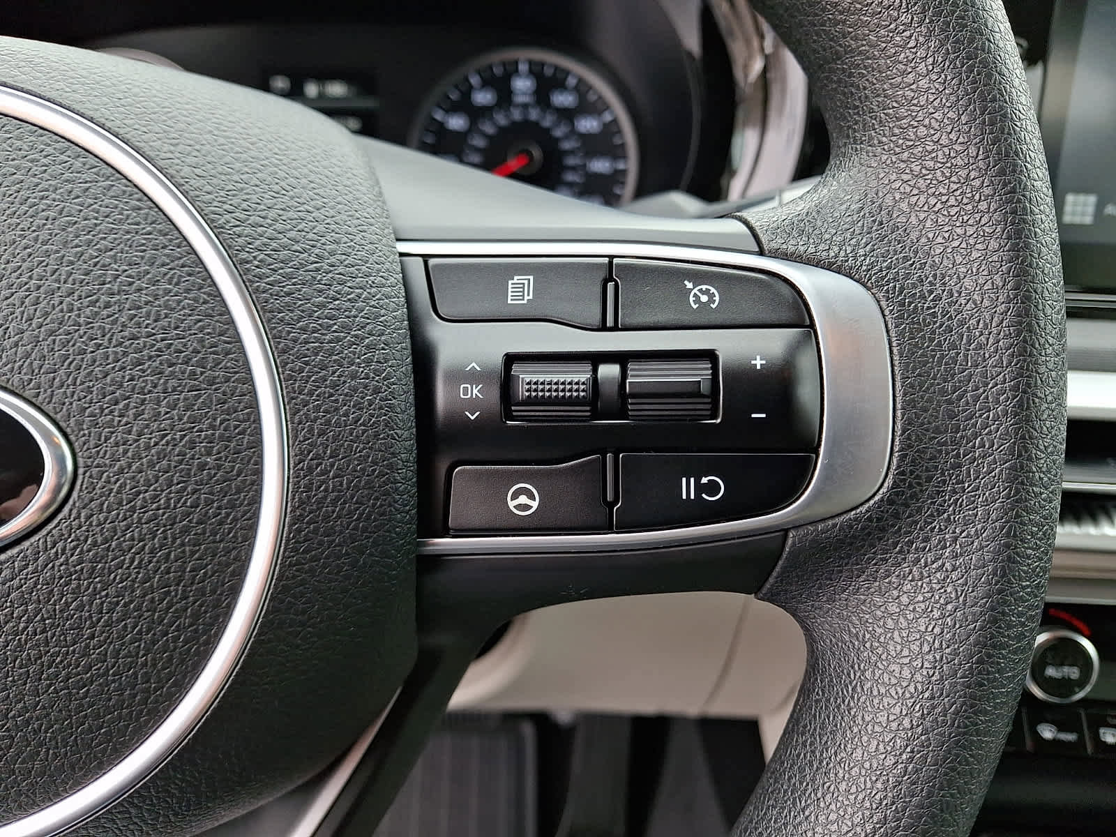 Used 2021 Kia K5 LXS image 25