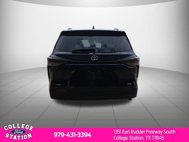 Used 2025 Toyota Sienna XLE FWD image 5