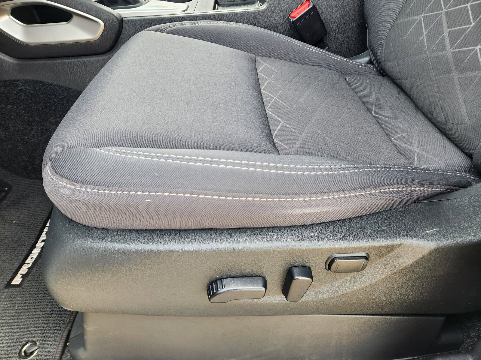 Used 2025 Nissan Frontier SV w/ SV Convenience Package image 26