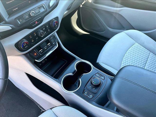 Used 2020 GMC Terrain SLE w/ Driver Convenience Package FWD image 15