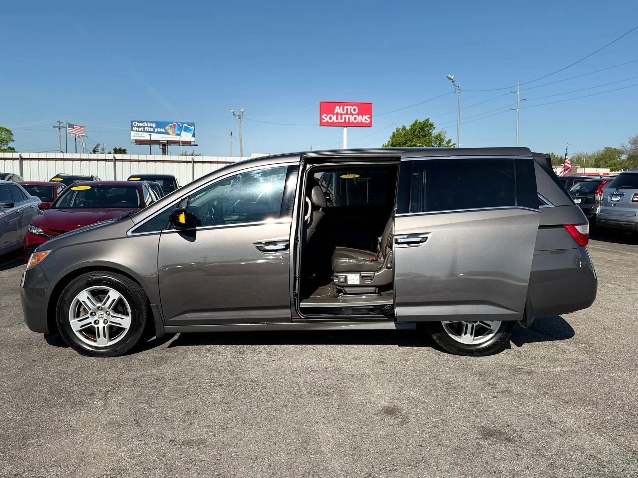 Used 2013 Honda Odyssey Touring Elite image 14