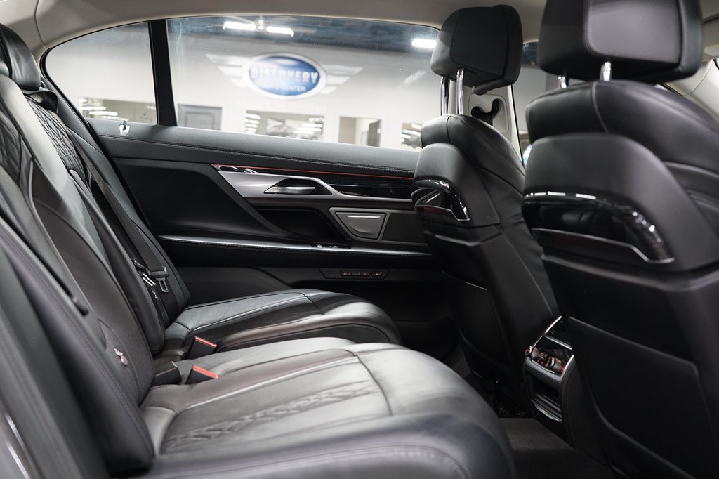 Used 2022 BMW 750Li xDrive AWD/4WD image 19