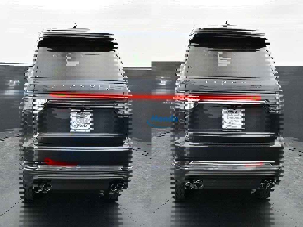 Used 2023 Lincoln Aviator Reserve w/ Equipment Group 201A AWD/4WD image 6