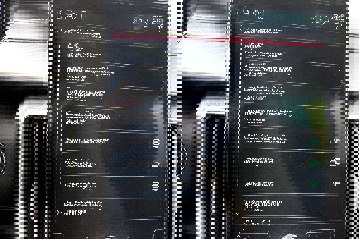 Used 2025 GMC Acadia Elevation image 26