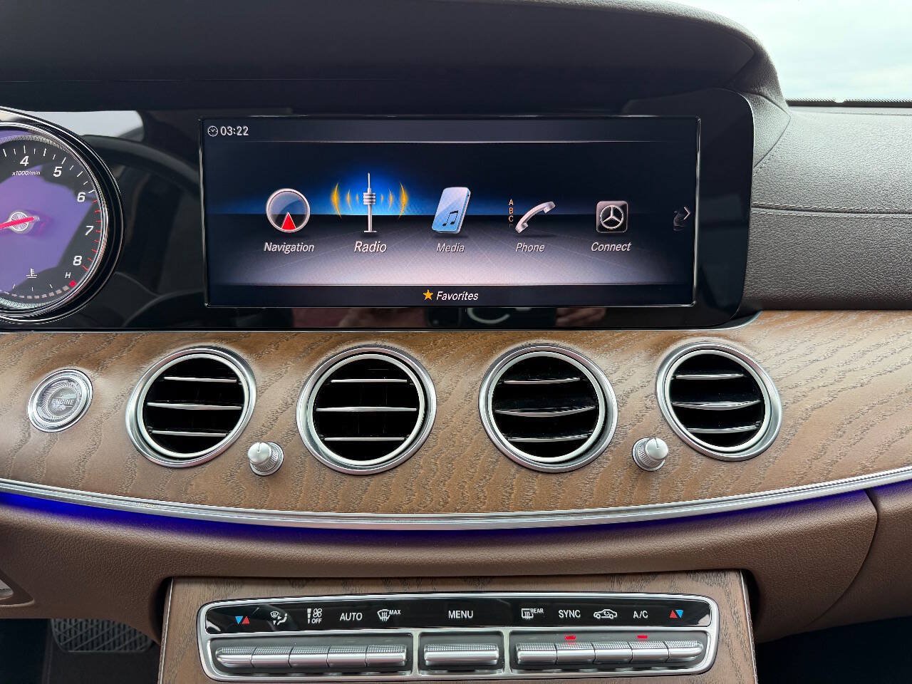 Used 2019 Mercedes-Benz E 300 4MATIC image 11