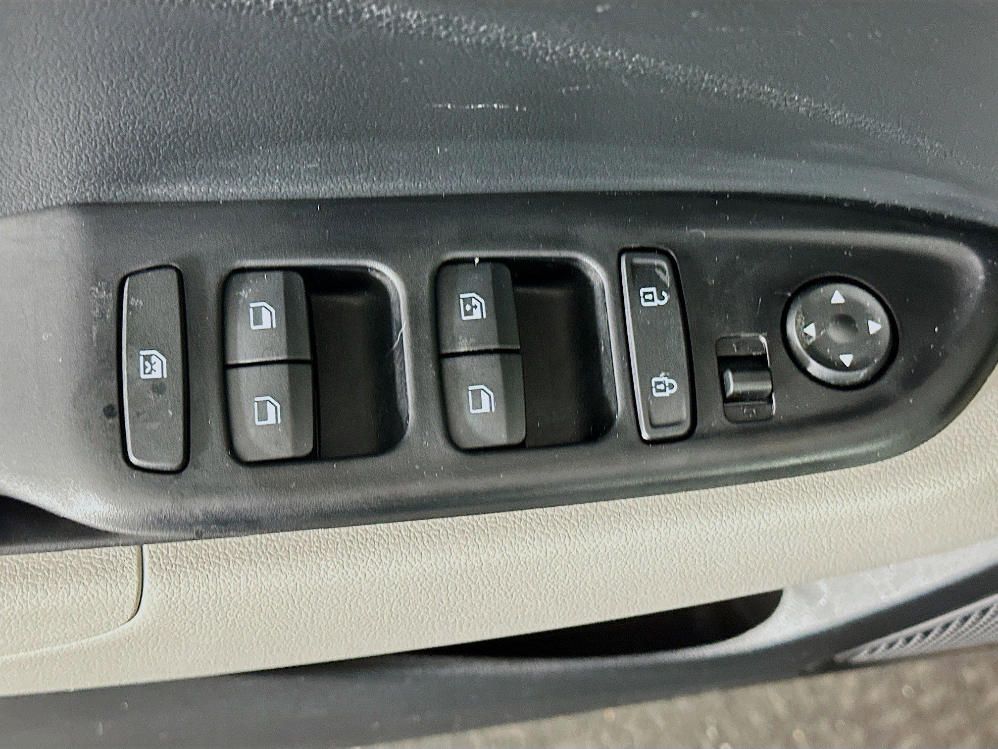 Used 2024 Hyundai Venue SEL image 15