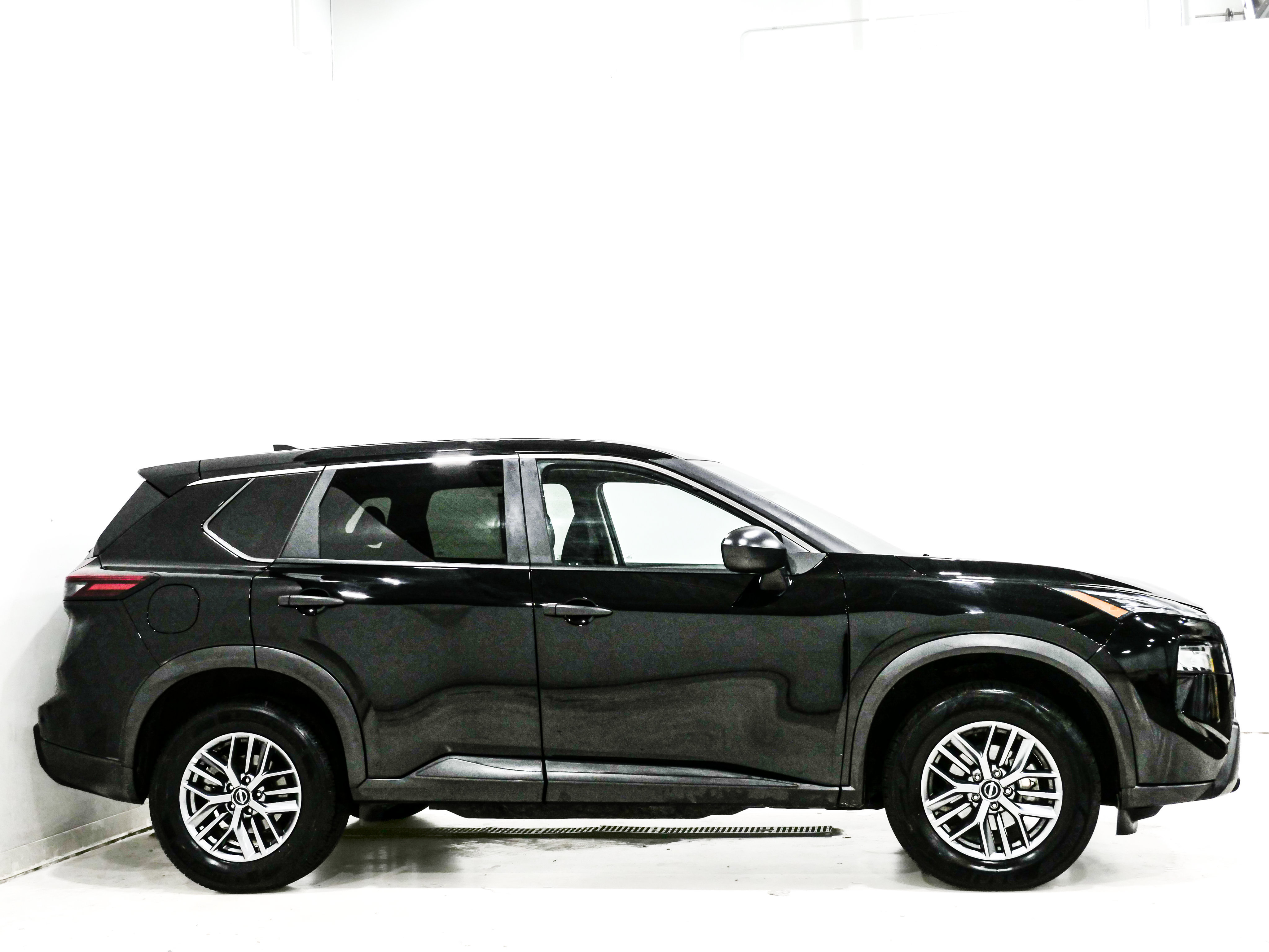 Used 2024 Nissan Rogue S AWD/4WD image 4