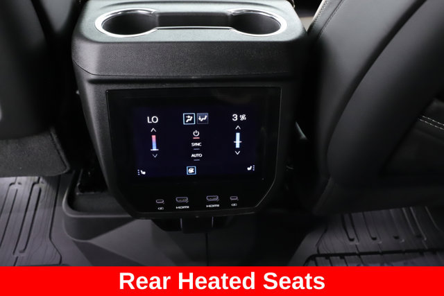 Used 2026 GMC Yukon Denali Ultimate AWD/4WD image 32