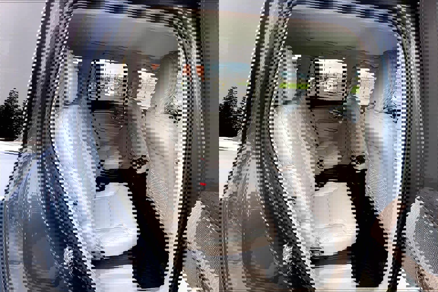 Used 2023 Volvo XC90 T8 Ultimate w/ Protection Package Premier image 30