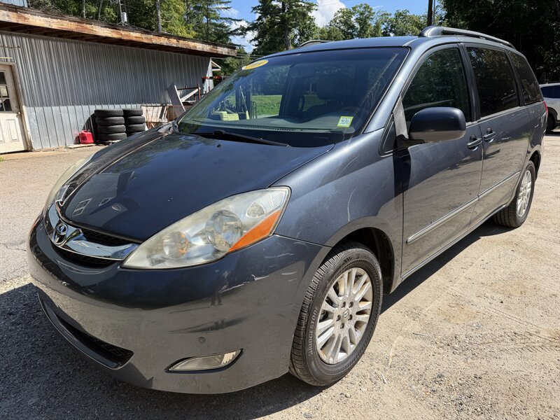 Used 2009 Toyota Sienna AWD image 1