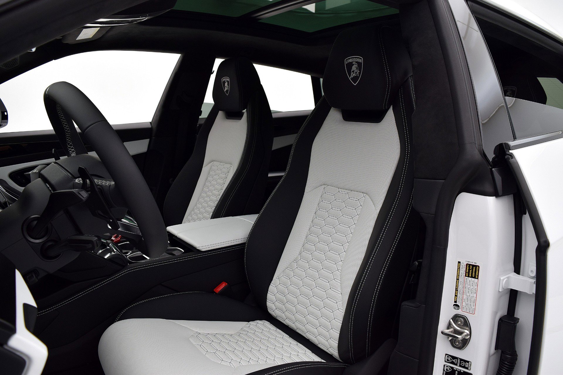 Used 2021 Lamborghini Urus image 25