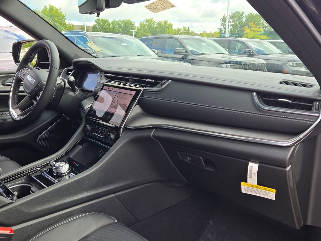 New 2025 Jeep Grand Cherokee L Overland w/ Luxury Tech Group IV image 8