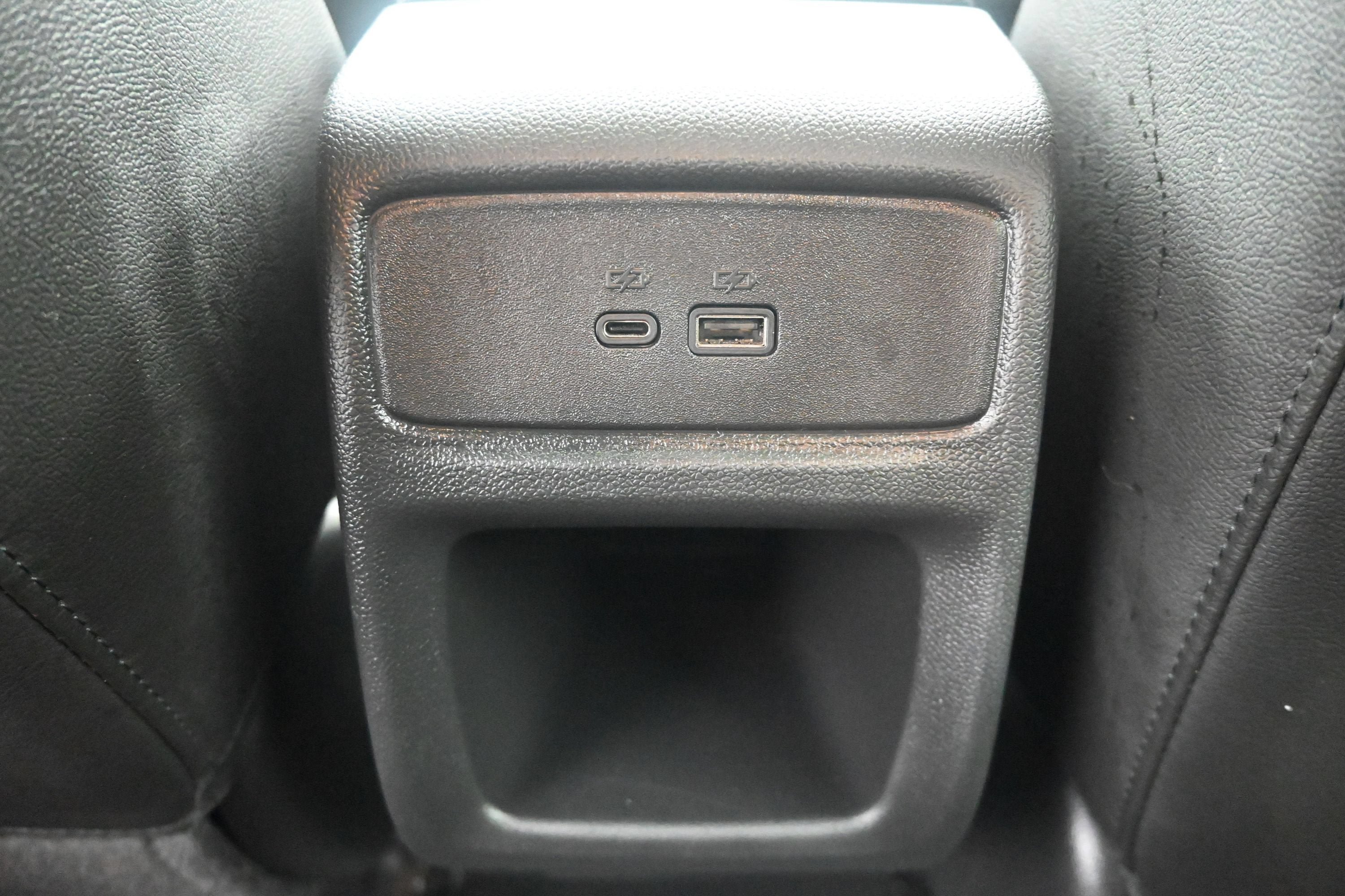 Used 2025 Chevrolet Trax RS w/ Sunroof Package FWD image 24