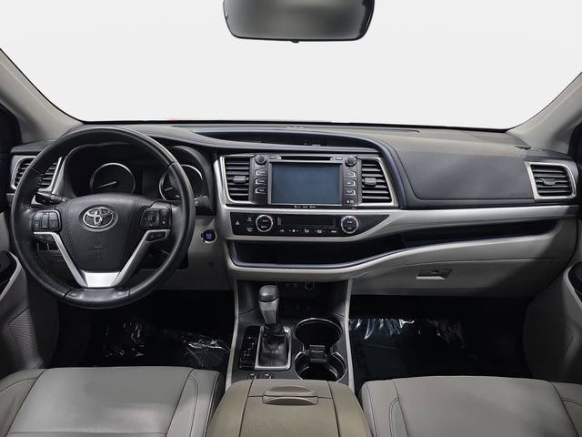 Used 2018 Toyota Highlander XLE AWD/4WD image 10