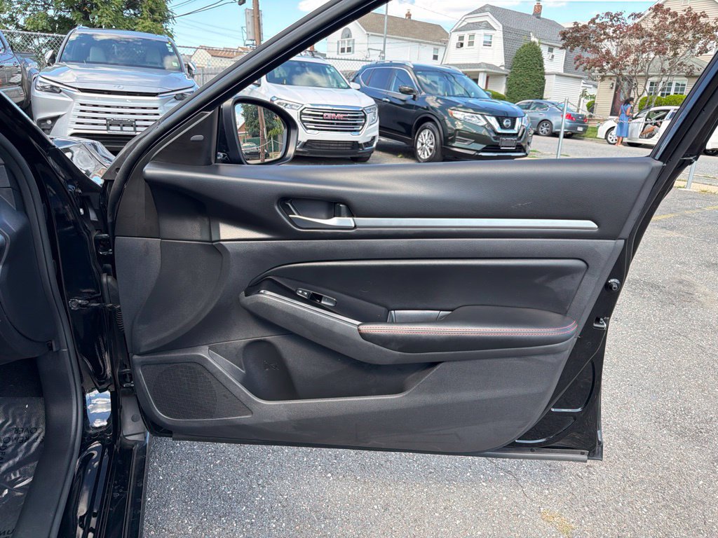 Used 2024 Nissan Altima 2.5 SR FWD image 17
