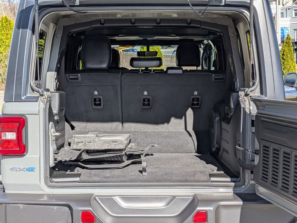 Used 2023 Jeep Wrangler Unlimited Sahara w/ Cold Weather Group AWD/4WD image 7