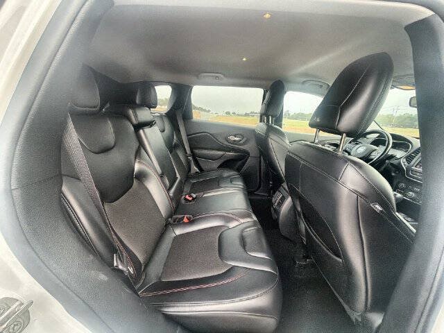 Used 2021 Jeep Cherokee Trailhawk AWD/4WD image 26