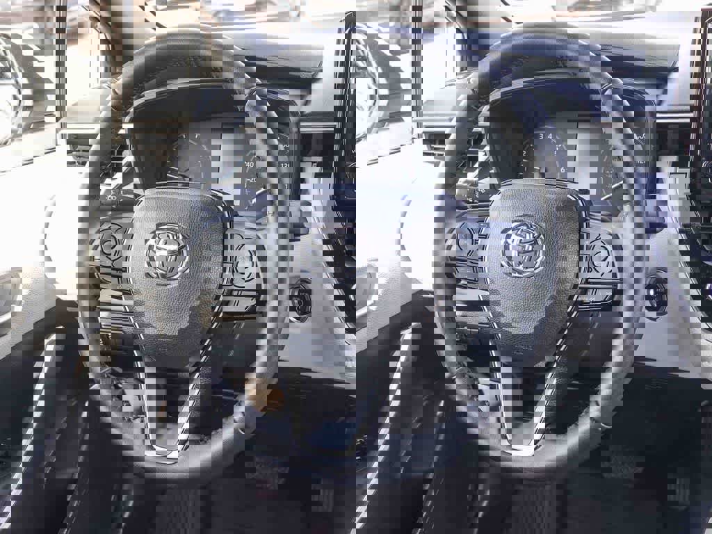 Used 2025 Toyota Corolla SE image 14