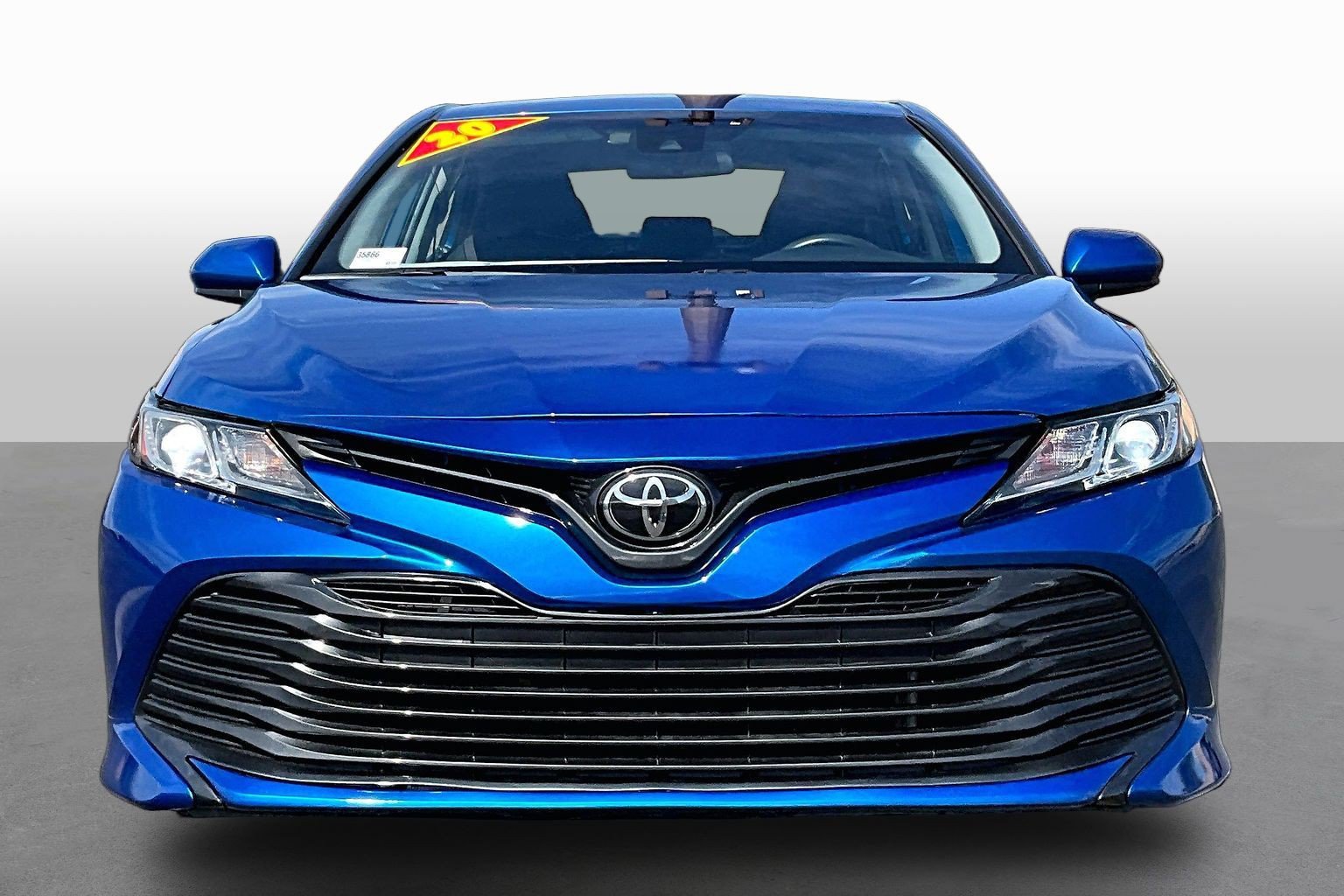 Used 2020 Toyota Camry LE FWD image 3
