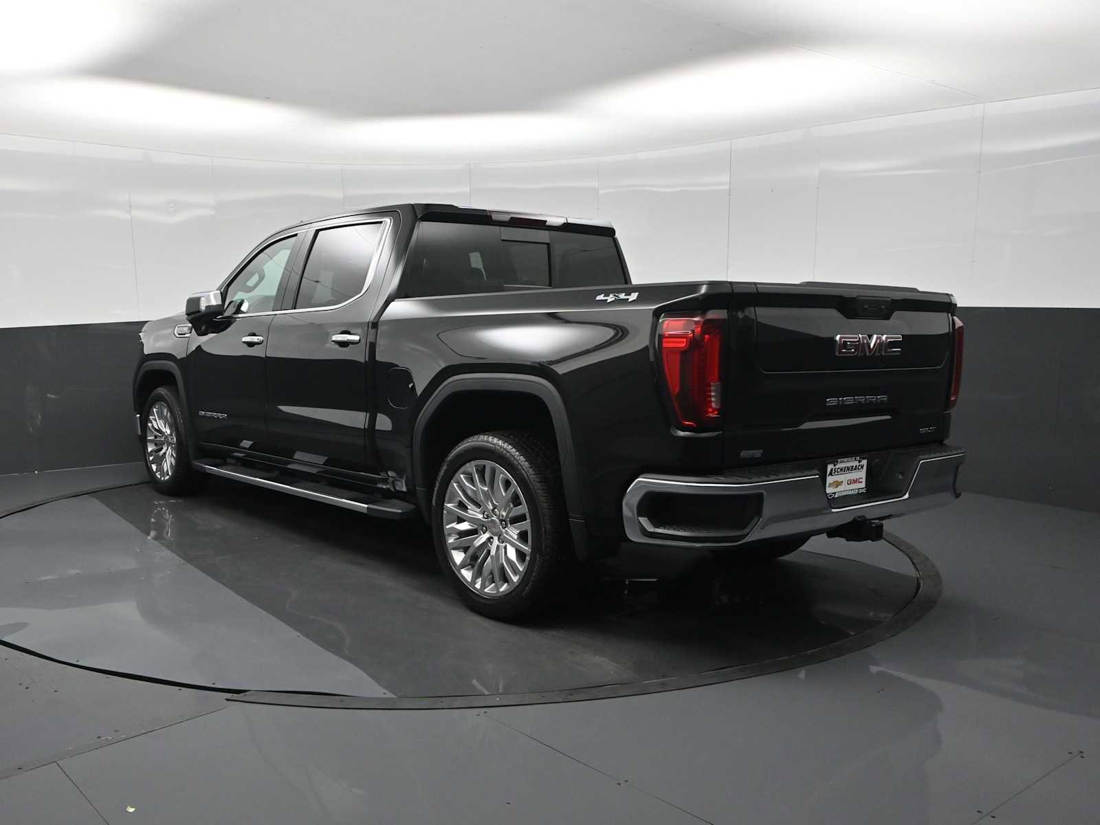 Used 2024 GMC Sierra 1500 SLT w/ SLT Convenience Package AWD/4WD image 5