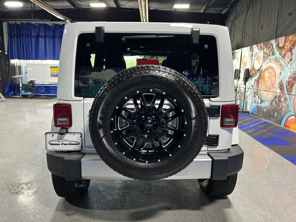Used 2017 Jeep Wrangler Unlimited Sahara w/ Connectivity Group image 8
