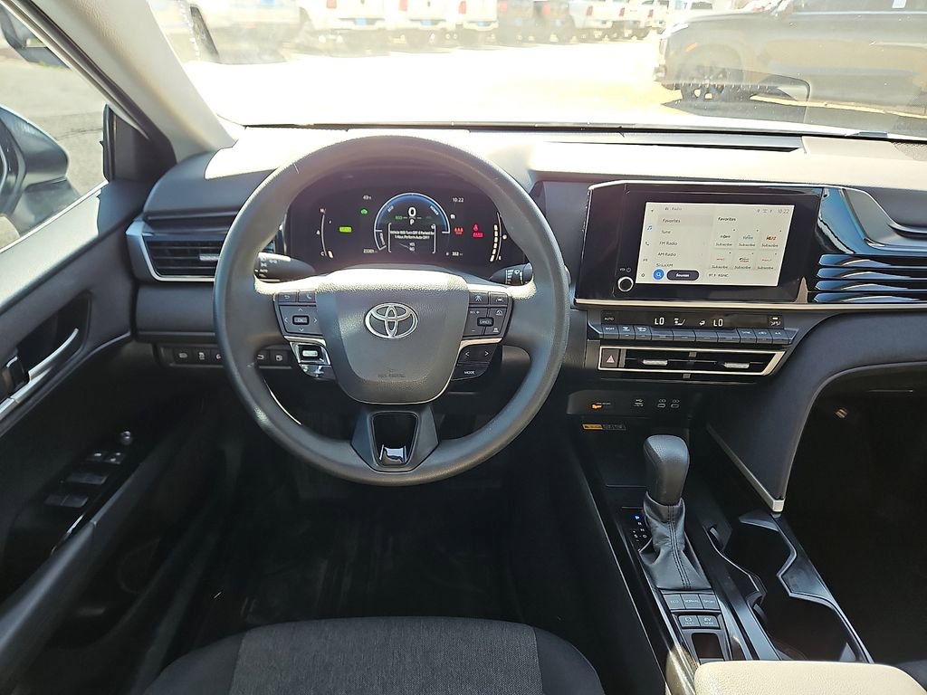 Used 2025 Toyota Camry LE image 7