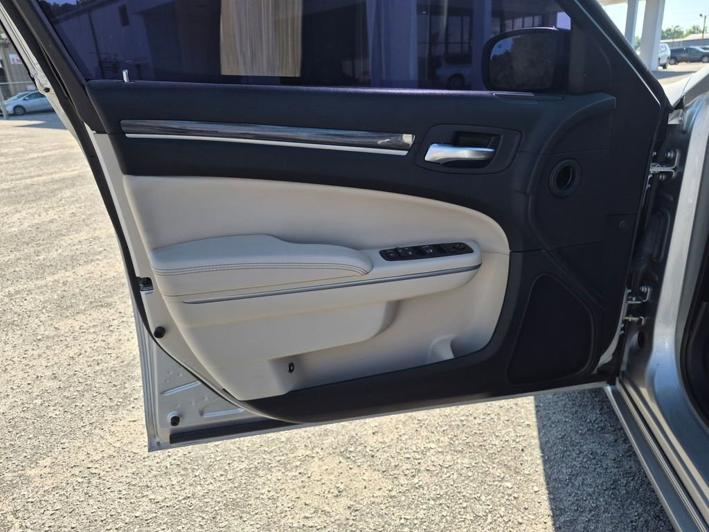 Used 2022 Chrysler 300 Touring w/ Sport Appearance Package image 11