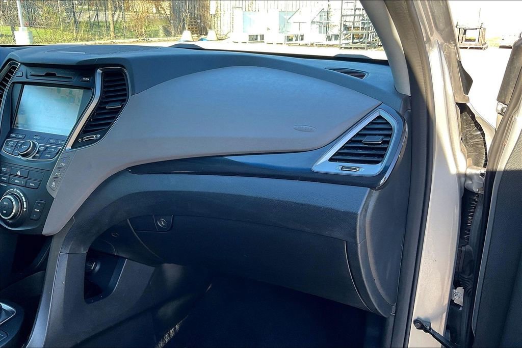 Used 2016 Hyundai Santa Fe Limited w/ Option Group 04 image 16