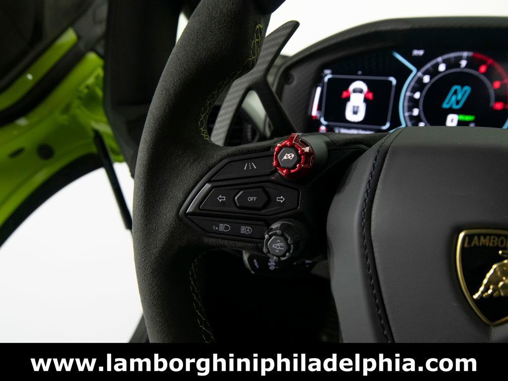 Used 2025 Lamborghini Revuelto image 18