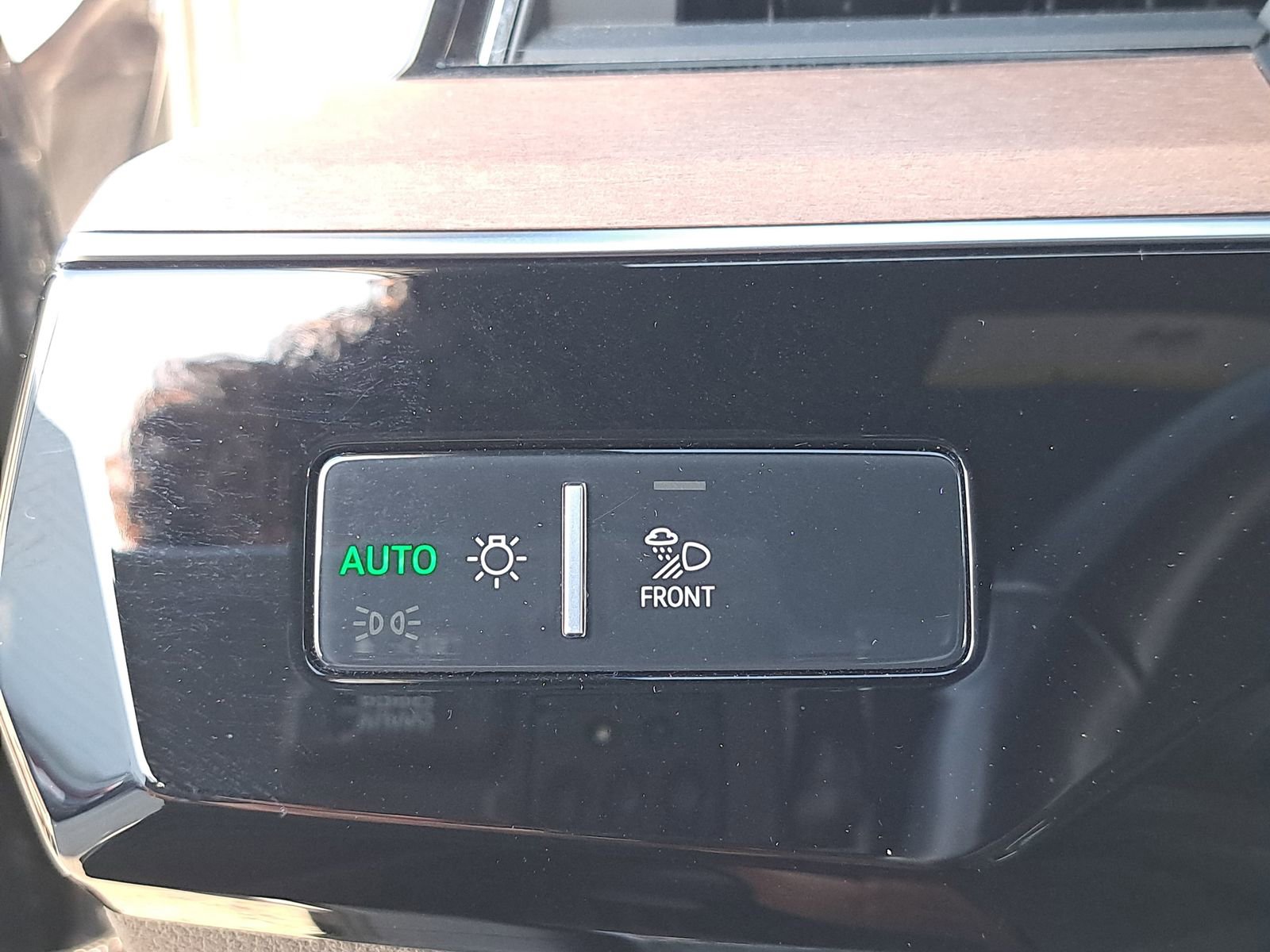 Used 2024 Audi Q8 e-tron Premium Plus w/ Premium Plus Package image 28