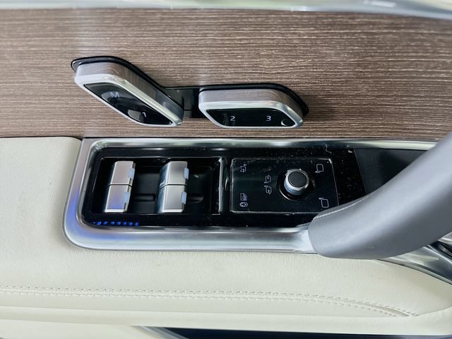 New 2026 Land Rover Range Rover Long Wheelbase SE AWD/4WD image 18