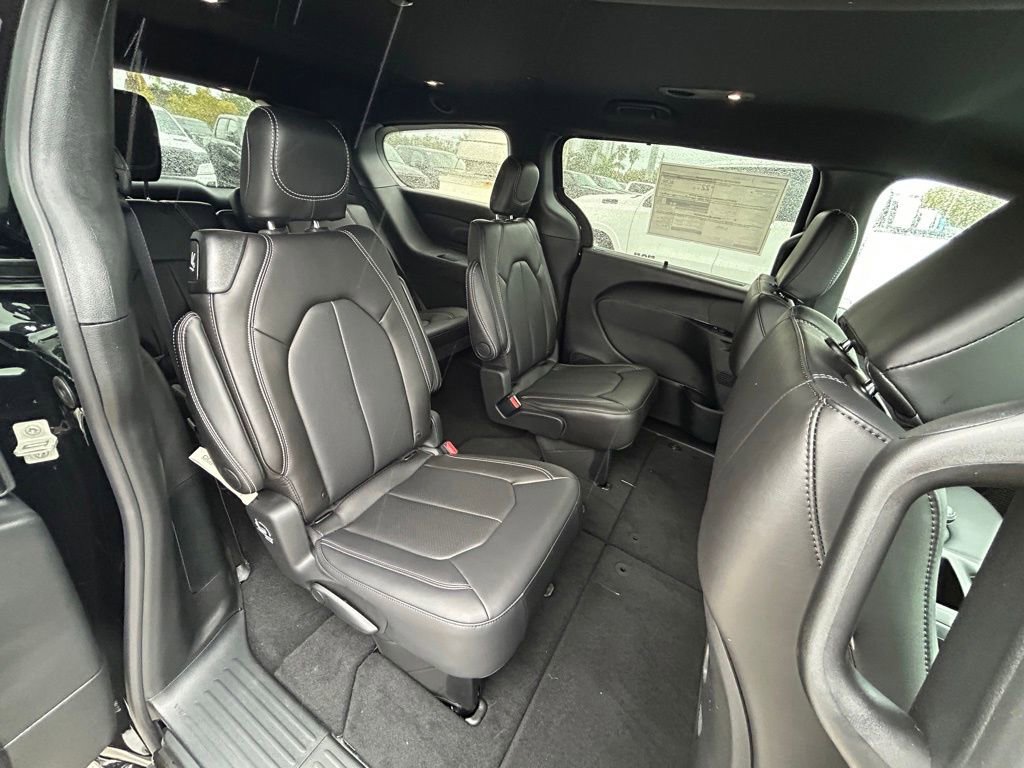 New 2026 Chrysler Pacifica Select image 32