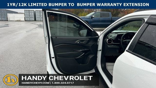 Certified 2025 Chevrolet Trax RS FWD image 12