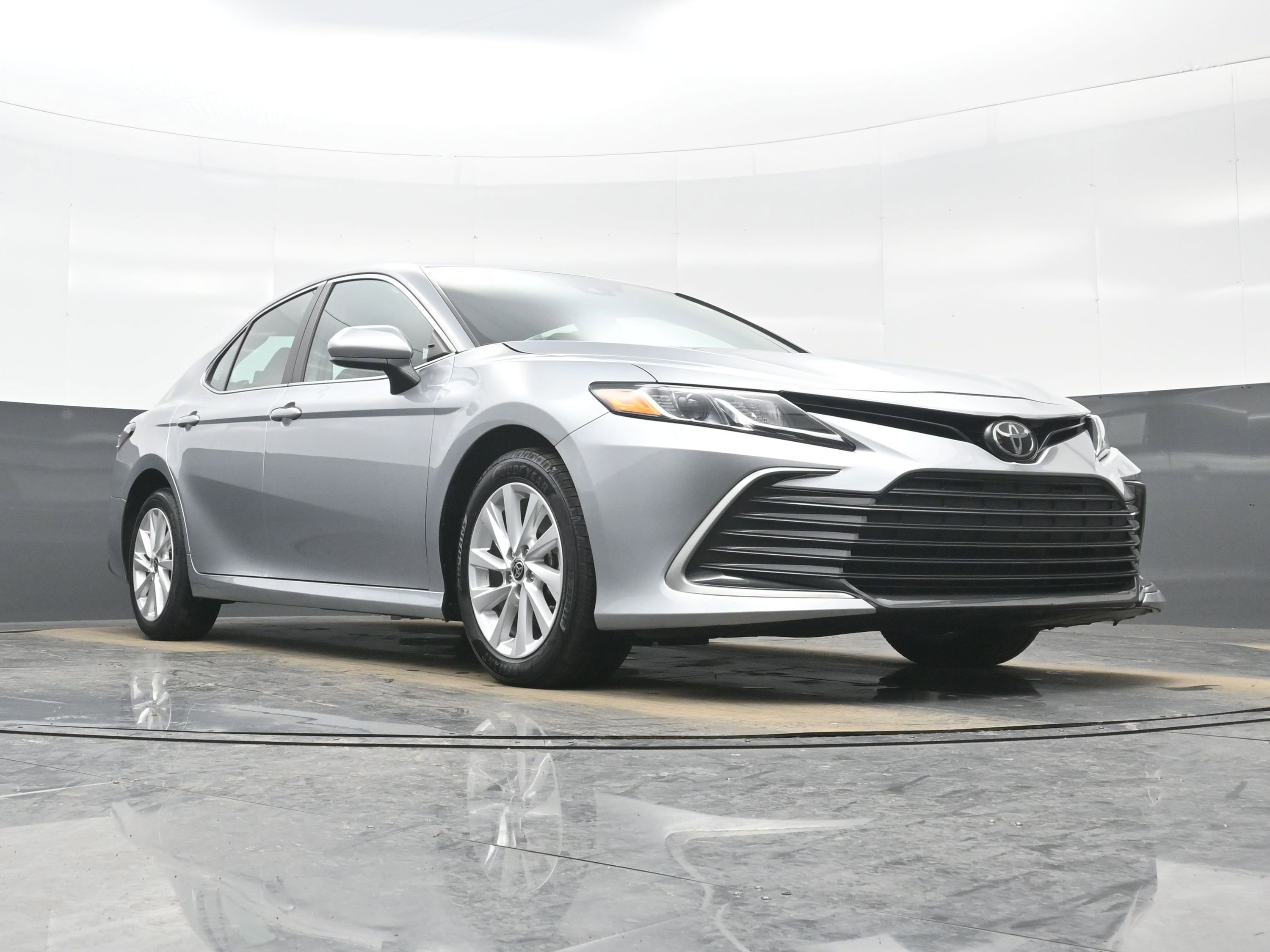 Used 2024 Toyota Camry LE image 25