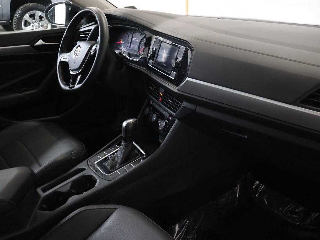 Used 2021 Volkswagen Jetta SE w/ SE Cold Weather Package image 11