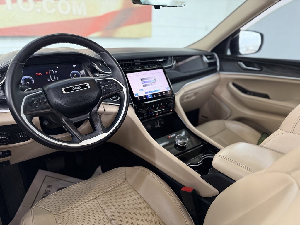 Used 2022 Jeep Grand Cherokee Limited w/ Luxury Tech Group II image 24