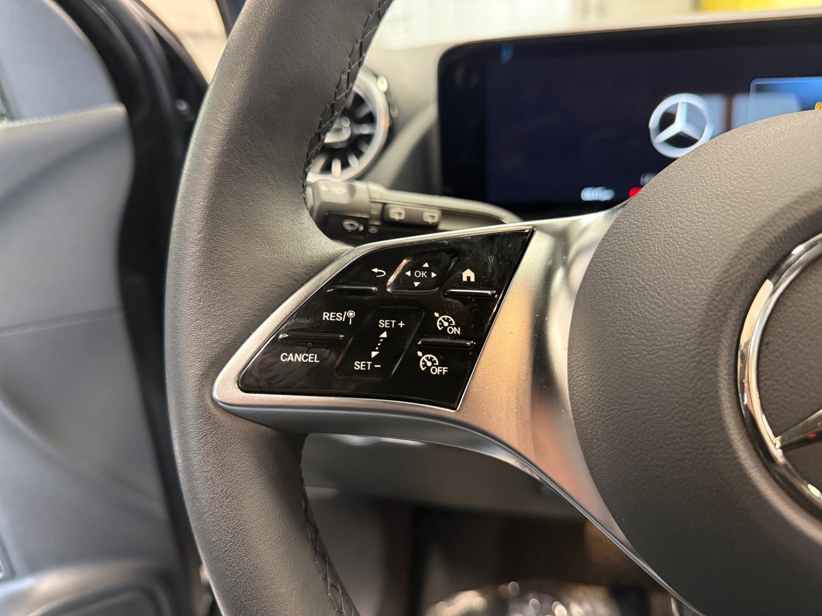 Certified 2025 Mercedes-Benz GLA 250 4MATIC image 32