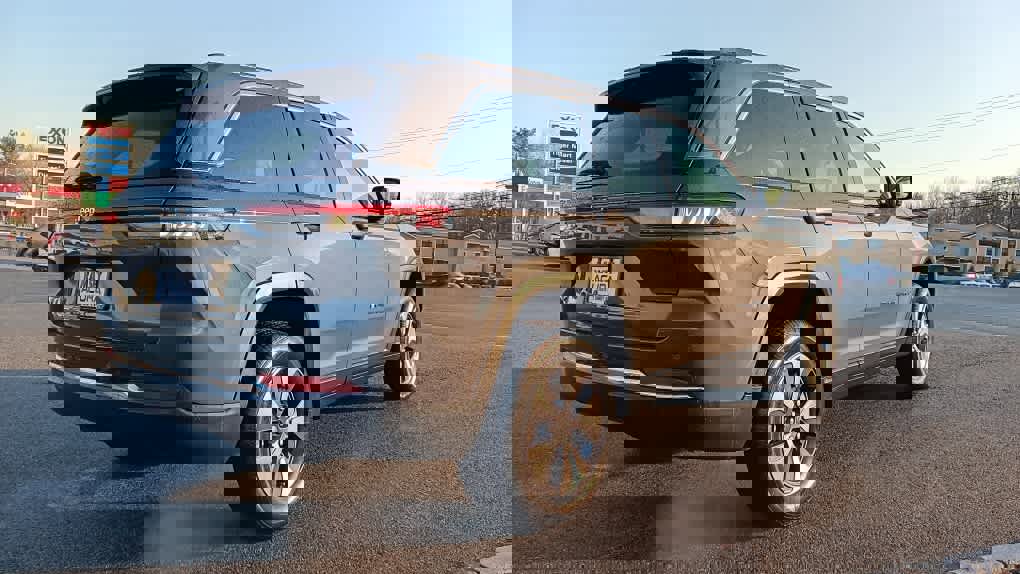 Used 2023 Jeep Grand Cherokee 4WD 4xe image 6