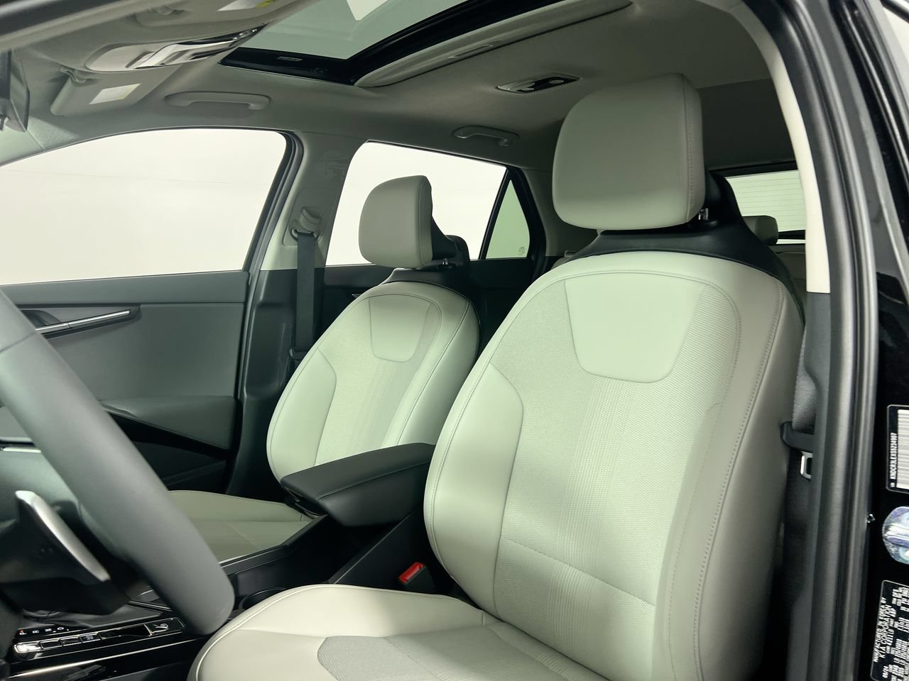 Certified 2025 Kia Niro EX Touring FWD image 14