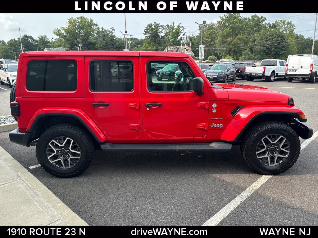 Used 2024 Jeep Wrangler Unlimited Sahara AWD/4WD image 8