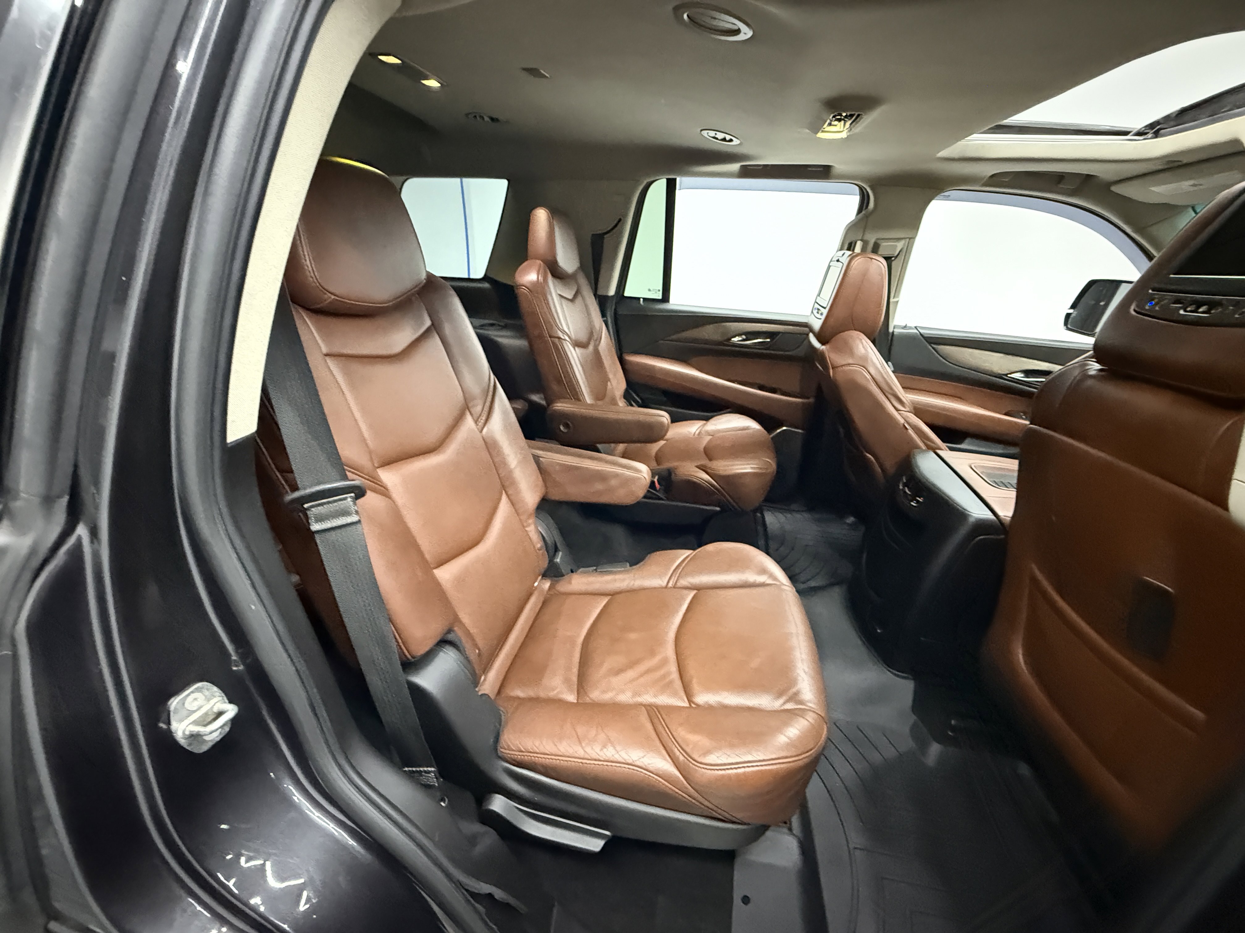 Used 2018 Cadillac Escalade Luxury image 31