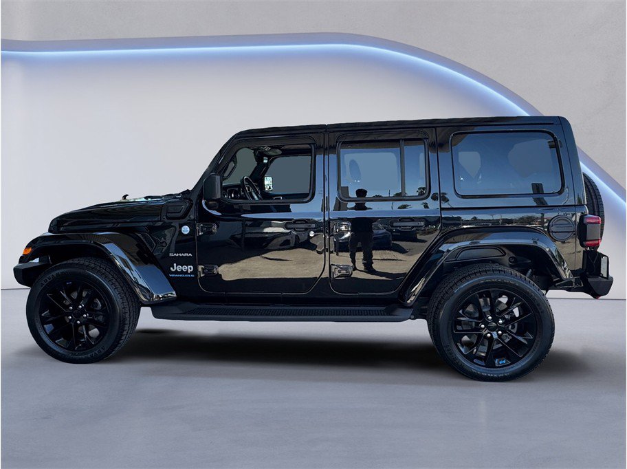 Used 2023 Jeep Wrangler Unlimited Sahara w/ Cold Weather Group AWD/4WD image 3