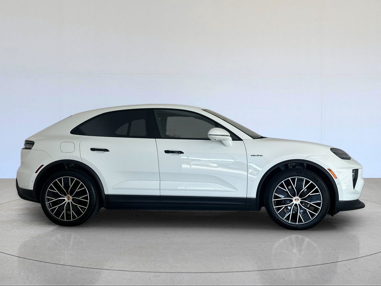 New 2026 Porsche Macan 4 Electric AWD/4WD image 9