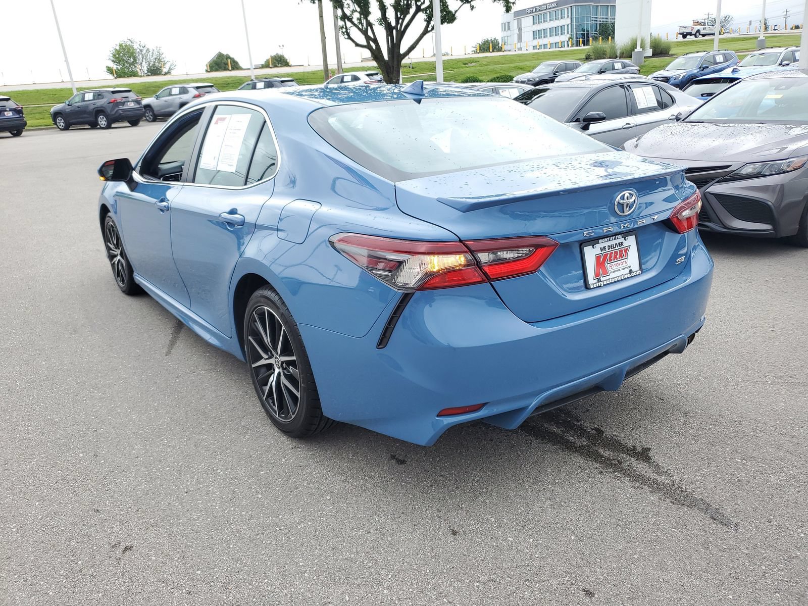 Certified 2024 Toyota Camry SE FWD image 3